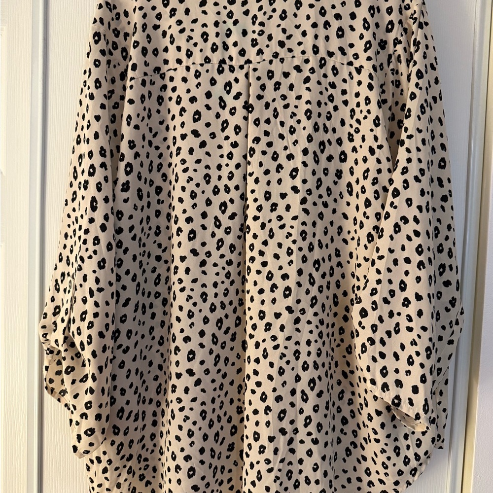 Lush Cream Boxy Blouse with Notched Collar and 3/4 Sleeves - Picture 2 of 4
